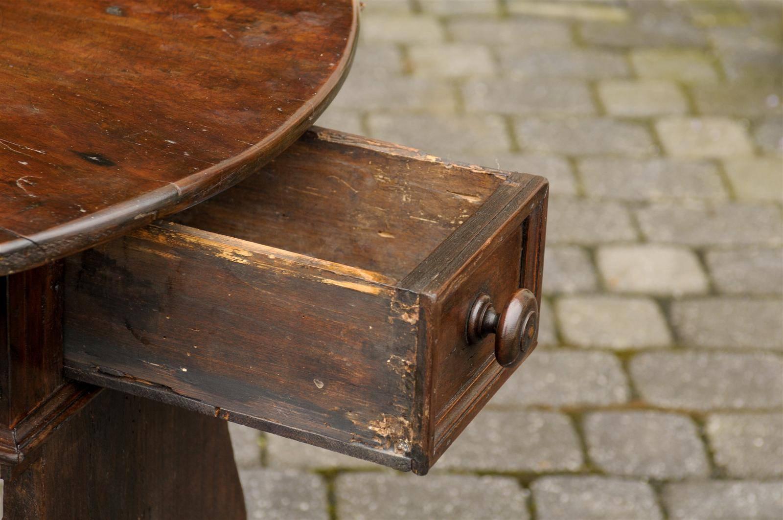 Oval Italian Walnut Drop-Leaf Table from the Late 18th Century with Trestle Base 4