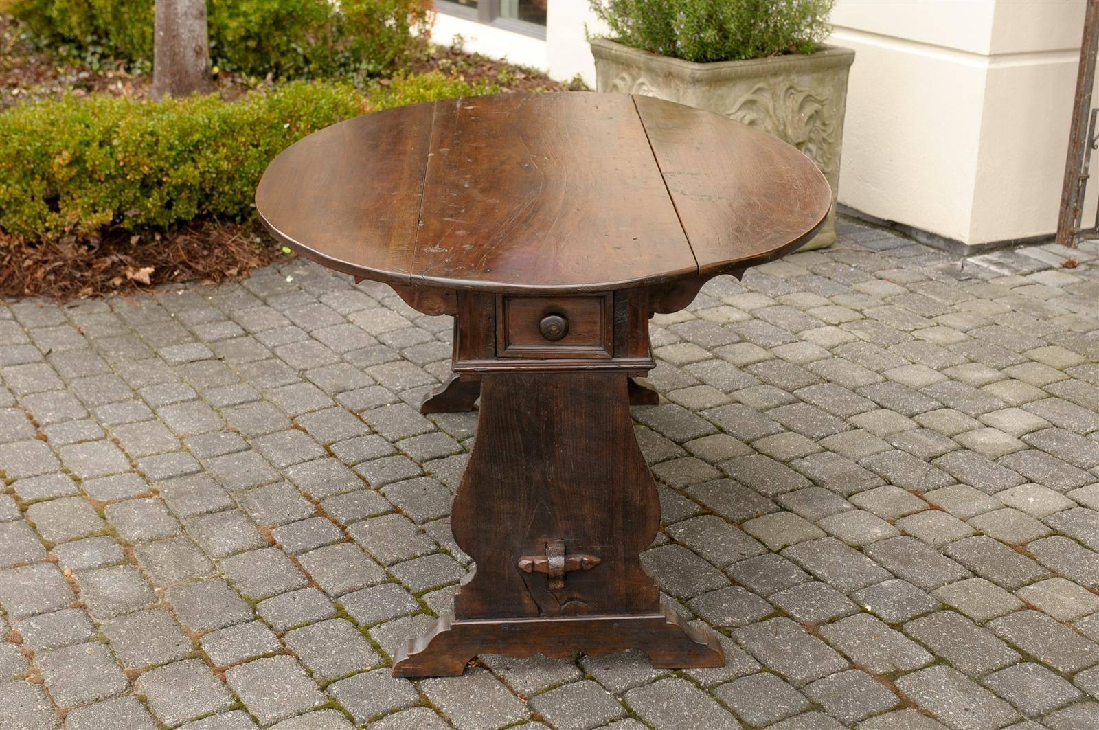 Oval Italian Walnut Drop-Leaf Table from the Late 18th Century with Trestle Base 6