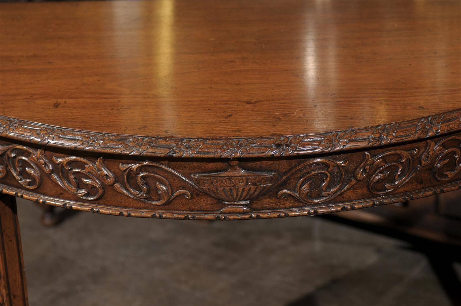 Englischer Demi-Lune-Tisch aus Holz mit geschnitzter Schürze, um die Jahrhundertwende im Angebot 3