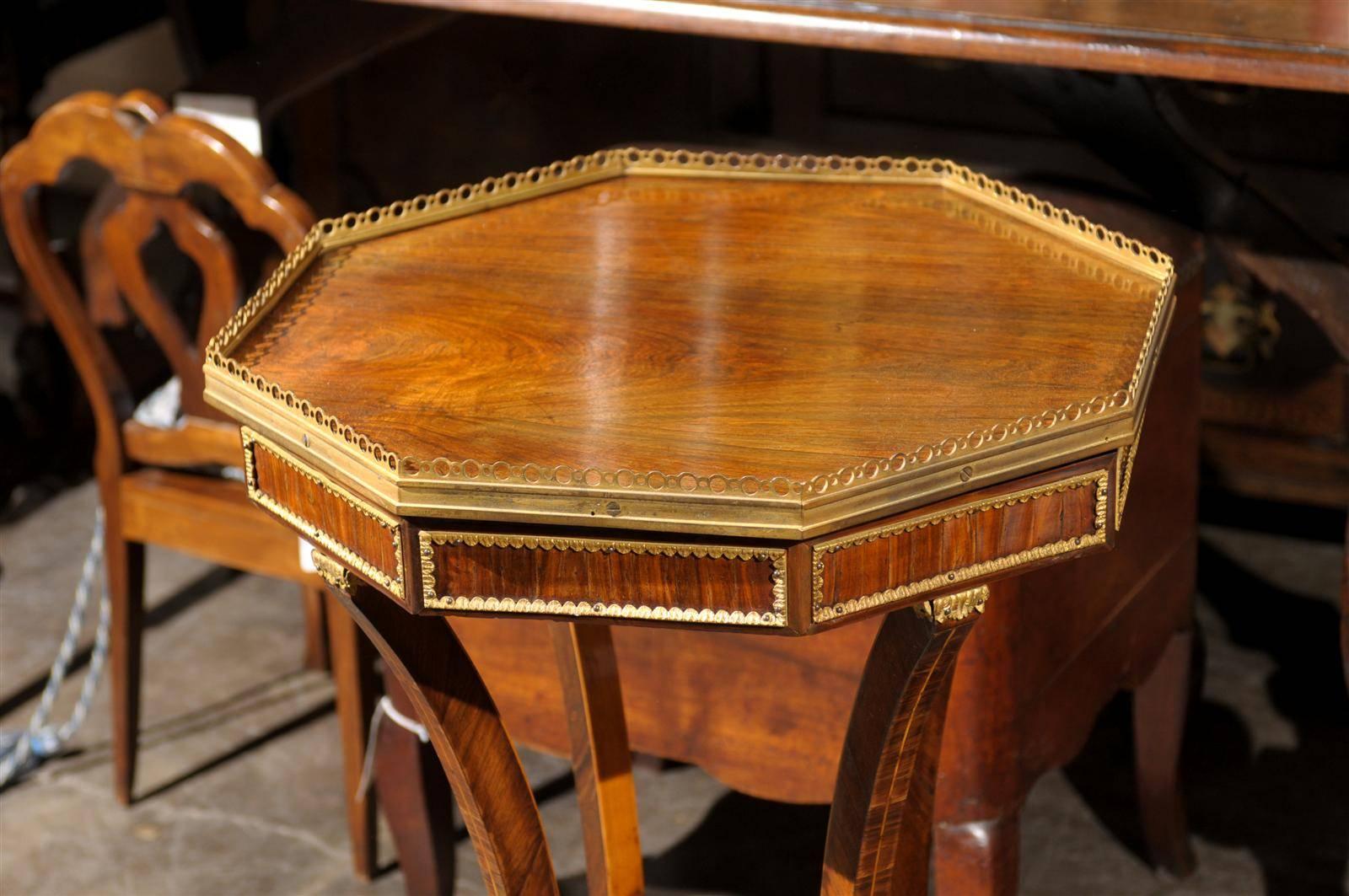 English Regency Rosewood Veneered Octagonal Side Table from the 1820s 1
