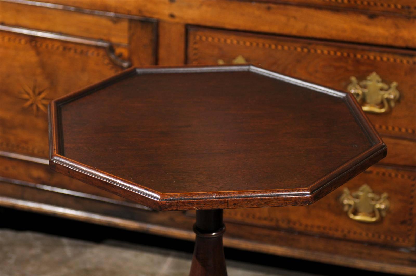 English Georgian Pedestal Guéridon Table with Octagonal Tray Top Circa 1780 4