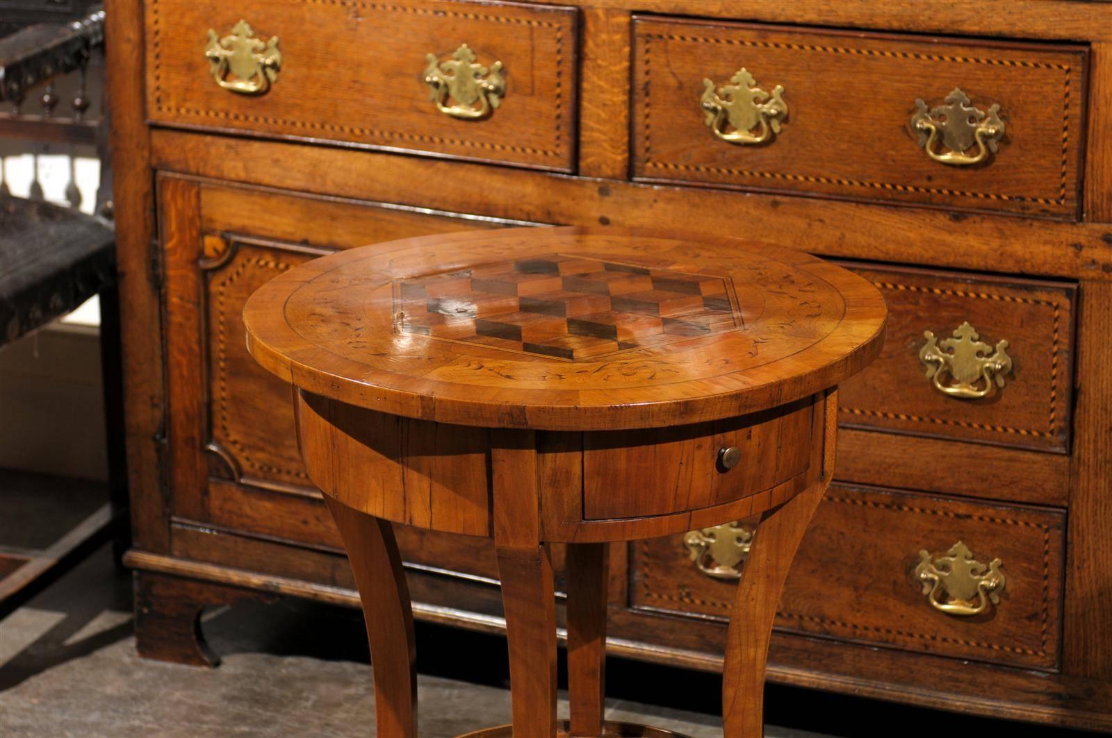 Wood Italian Round Side Table with Cube Parquetry Inlay from the Early 19th Century