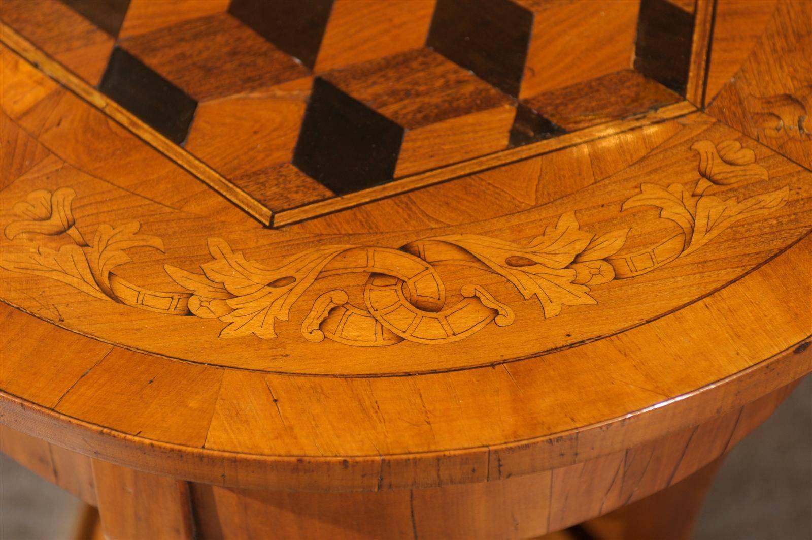 Italian Round Side Table with Cube Parquetry Inlay from the Early 19th Century 5