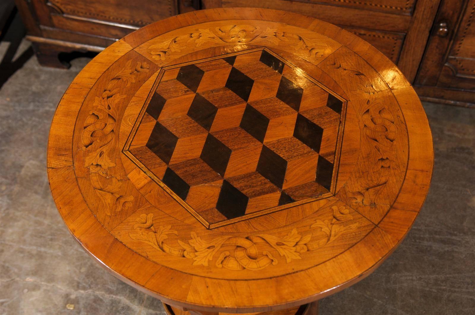 Italian Round Side Table with Cube Parquetry Inlay from the Early 19th Century 4