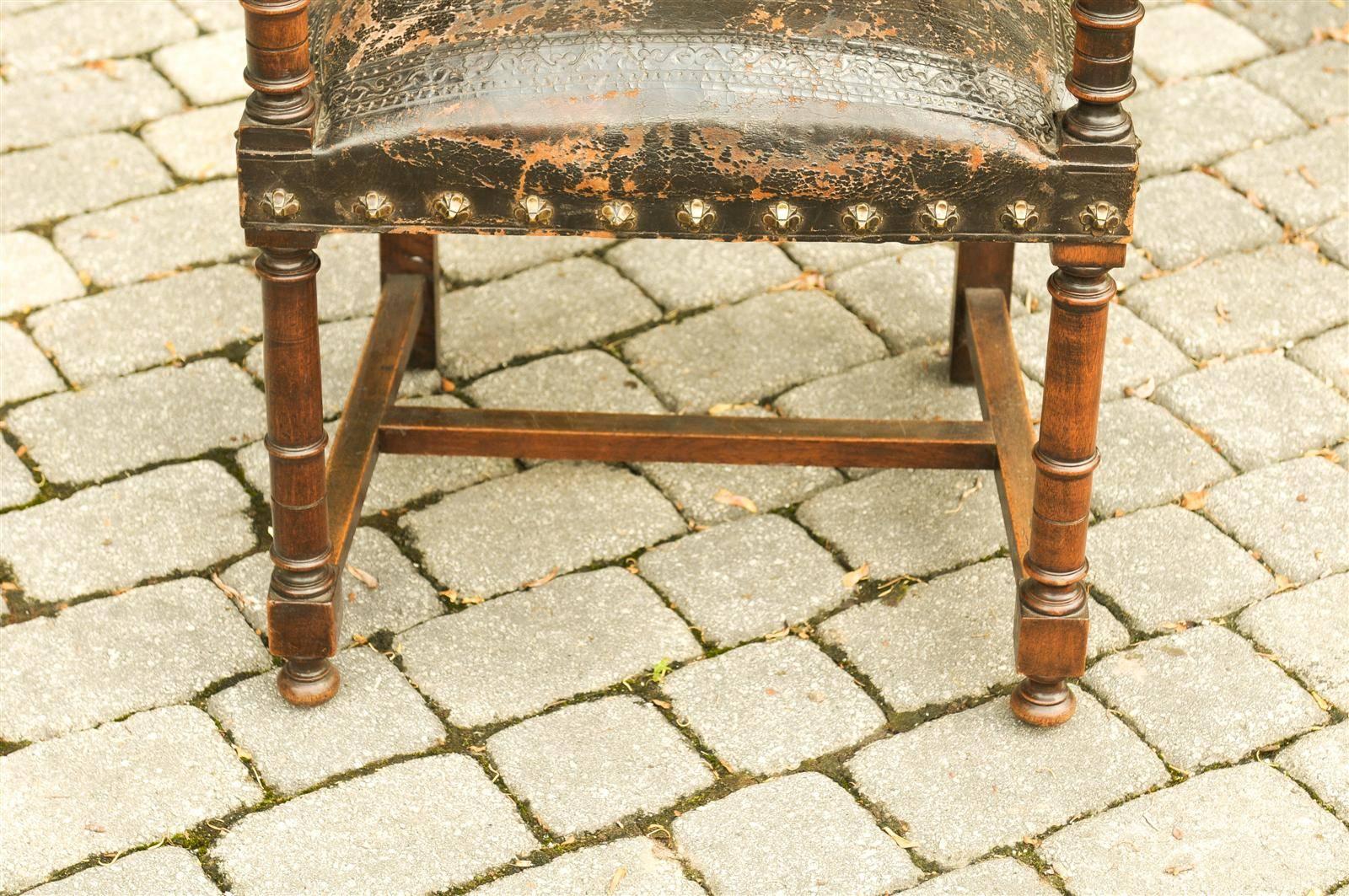 French 19th Century Embossed Leather Upholstered Wooden Armchair with Open Arms For Sale 4