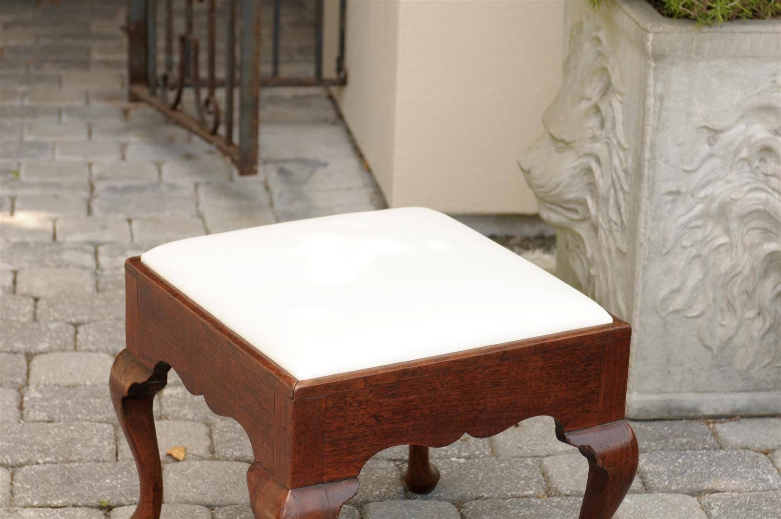 English Ottoman or Stool with Muslin Upholstered Seat from the Mid 19th Century In Good Condition In Atlanta, GA