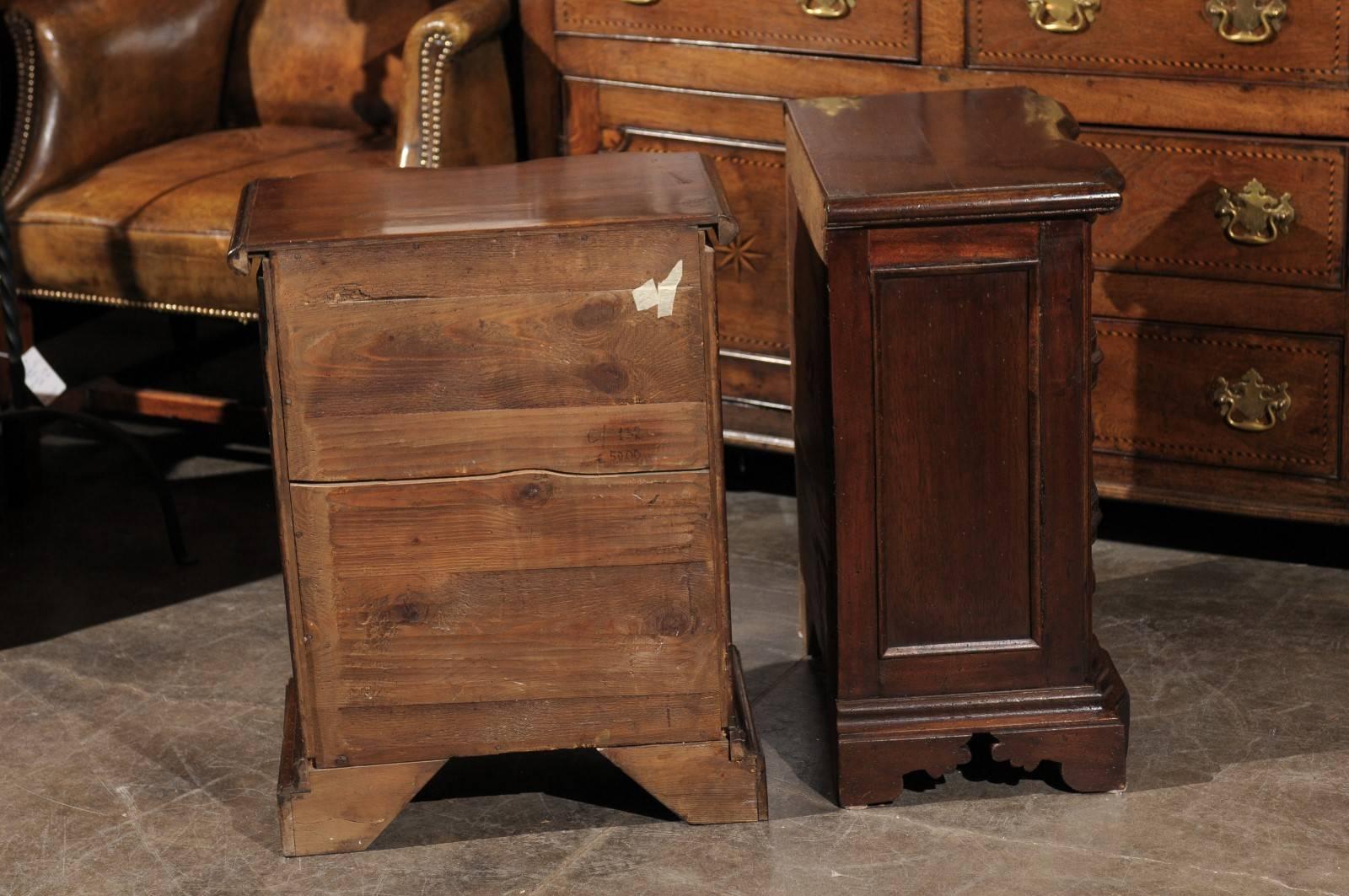 20th Century Pair of Petite Italian Commodes with Crossbow Profile and Drawers from the 1930s