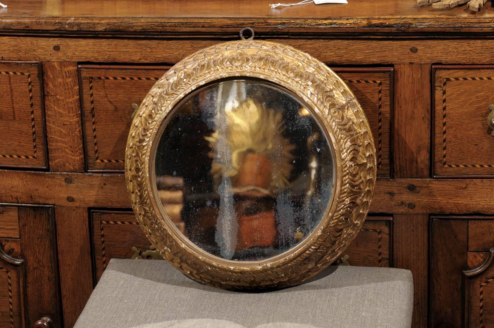 Pair of Mid 19th Century English Round Carved Giltwood Mirrors  In Good Condition In Atlanta, GA