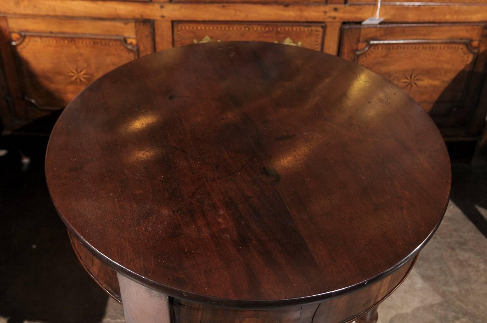19th Century Mid 19th century English Mahogany Round Table Raised on Three Turned Legs For Sale