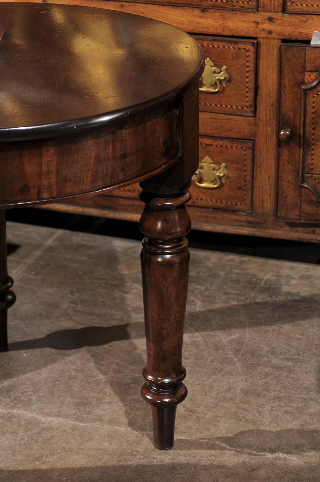 Louis Philippe Mid 19th century English Mahogany Round Table Raised on Three Turned Legs For Sale
