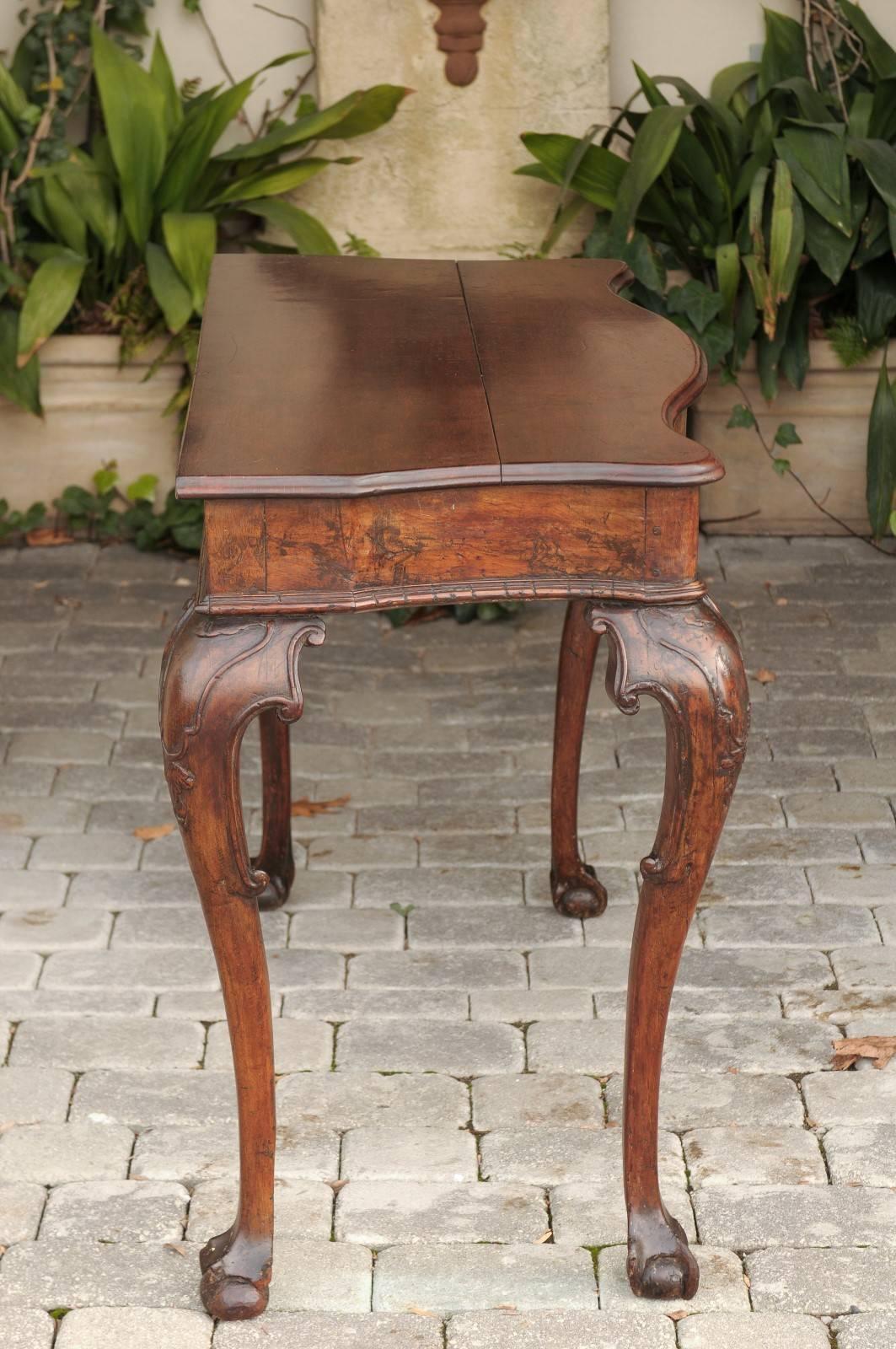 Italian 1790s Rococo Walnut Console Table with Serpentine Front and Carved Legs In Good Condition In Atlanta, GA