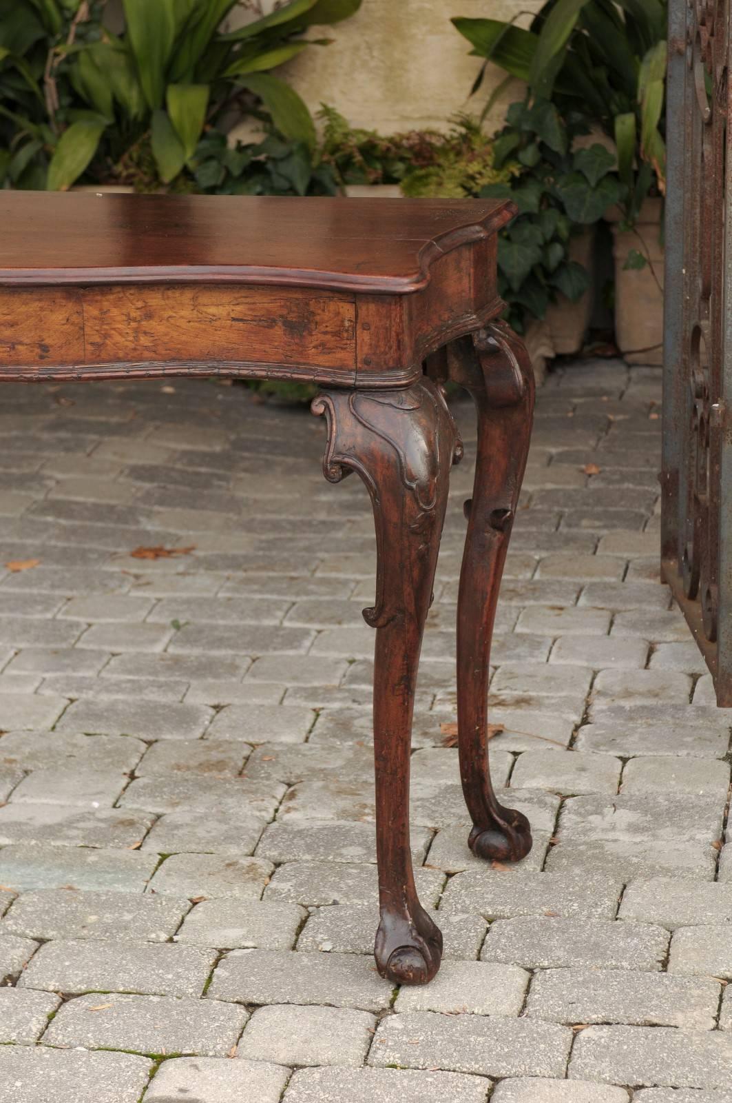 Italian 1790s Rococo Walnut Console Table with Serpentine Front and Carved Legs 5