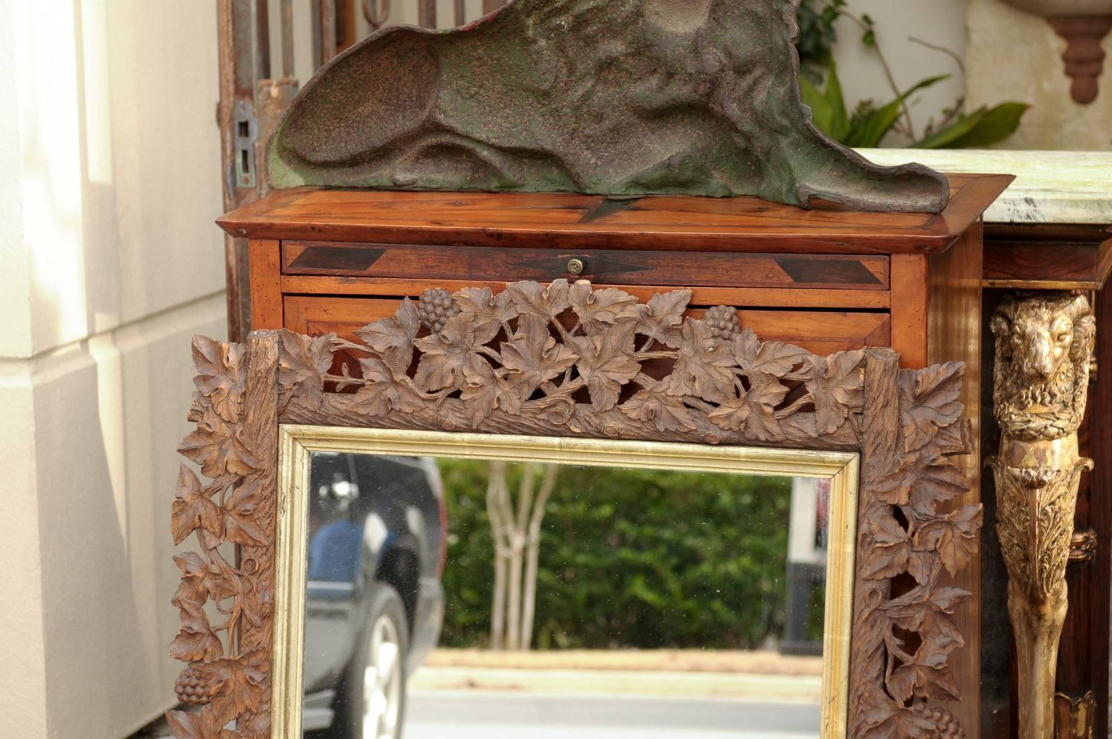 Black Forest 1880s Carved Wooden Rectangular Mirror with Openwork Grapevines 3
