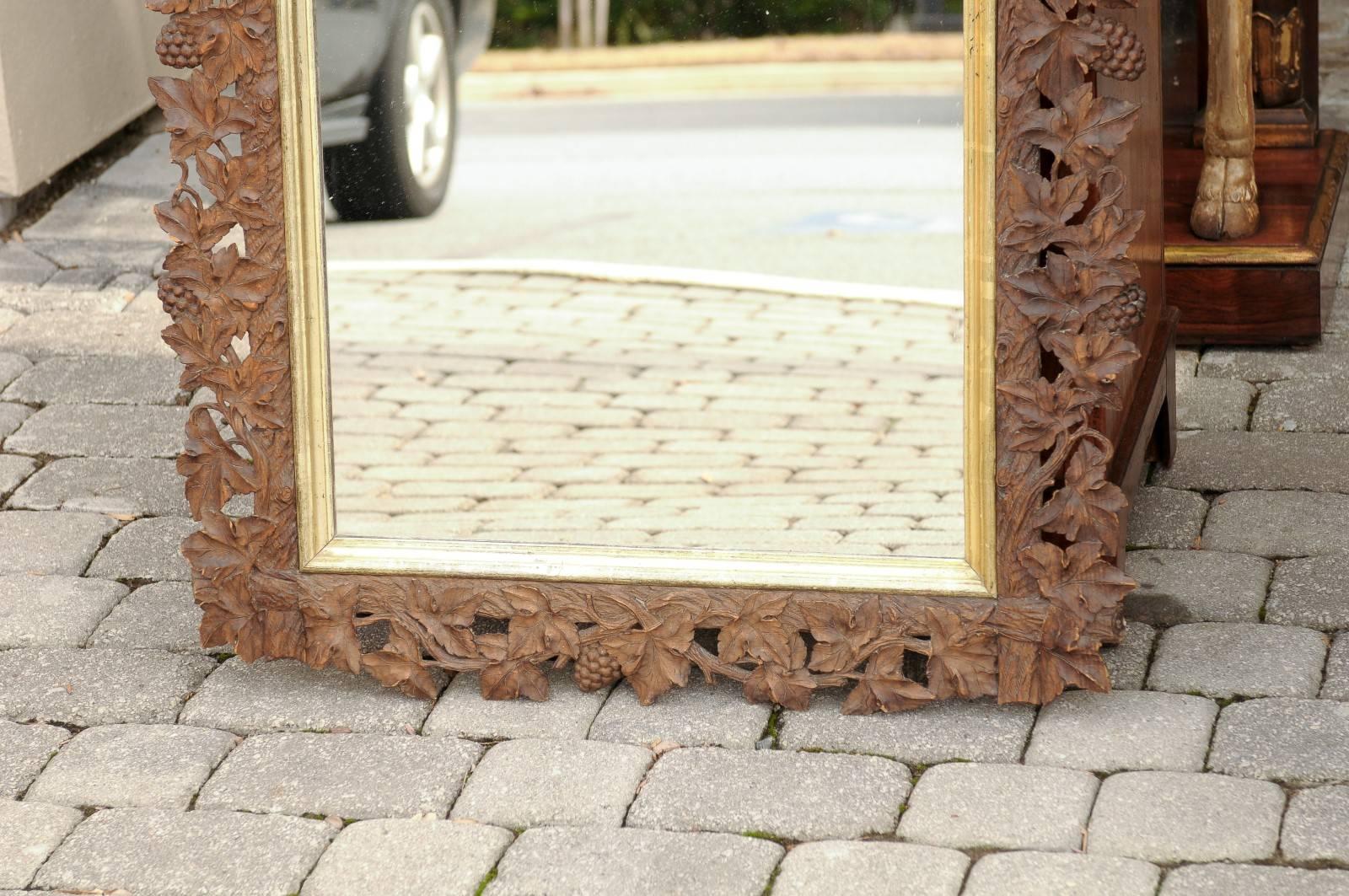 Black Forest 1880s Carved Wooden Rectangular Mirror with Openwork Grapevines 4