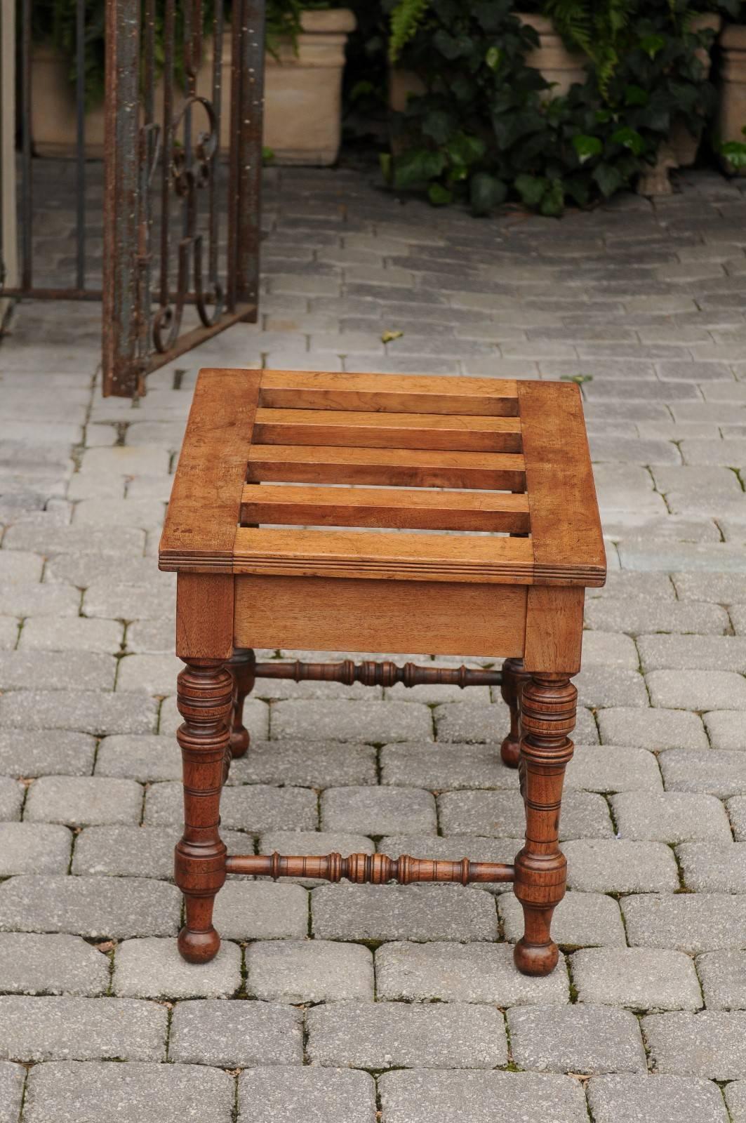 English Mahogany Luggage Rack from the Late 19th Century with Turned Legs For Sale 1