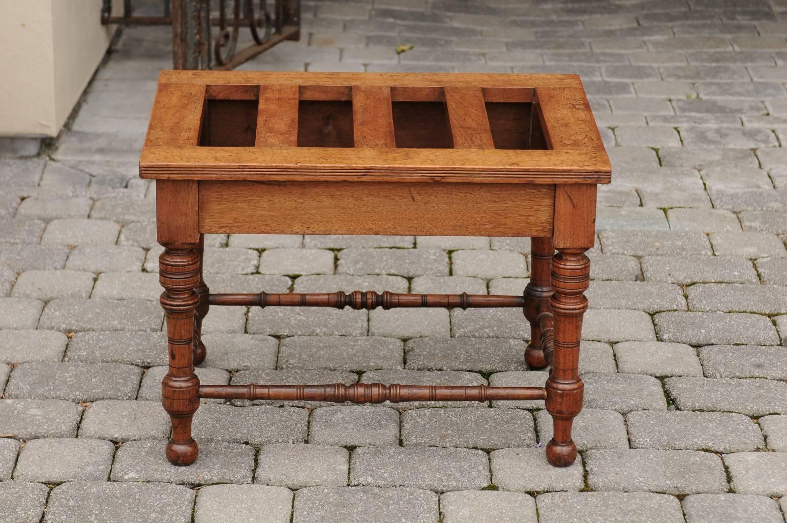 English Mahogany Luggage Rack from the Late 19th Century with Turned Legs For Sale 3