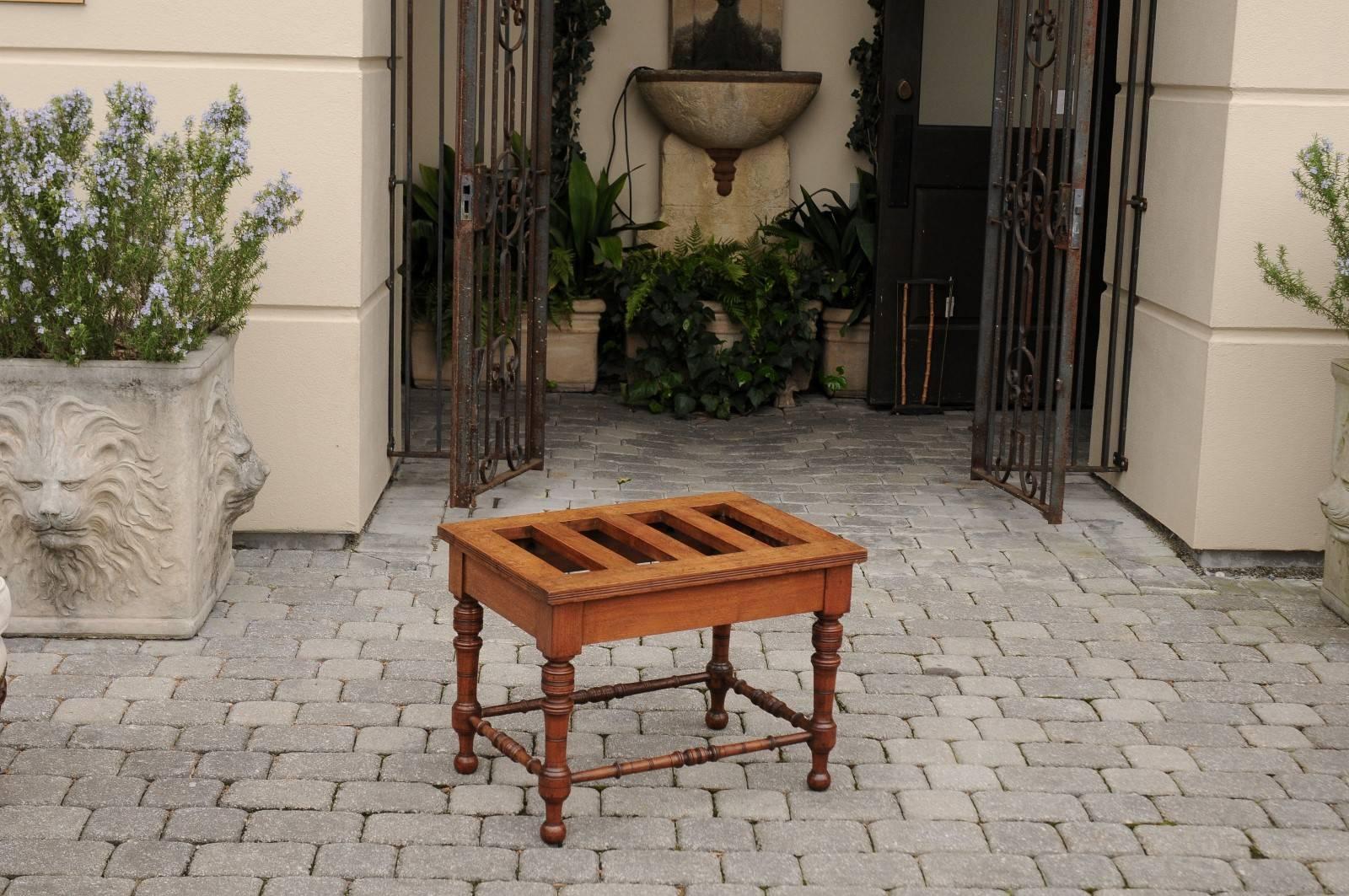 English Mahogany Luggage Rack from the Late 19th Century with Turned Legs In Good Condition For Sale In Atlanta, GA