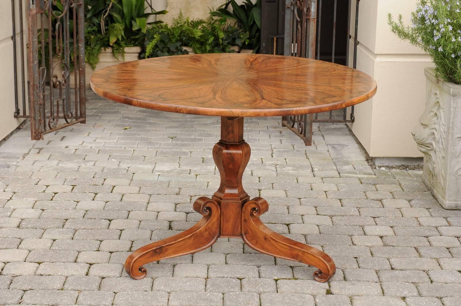 Austrian Biedermeier Burl Walnut Round Pedestal Table from the Mid-19th Century In Excellent Condition In Atlanta, GA