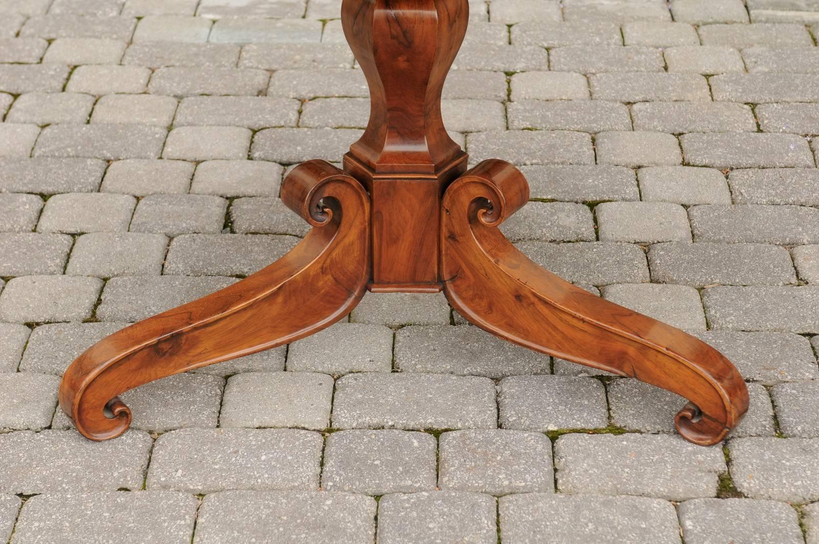 Austrian Biedermeier Burl Walnut Round Pedestal Table from the Mid-19th Century 5