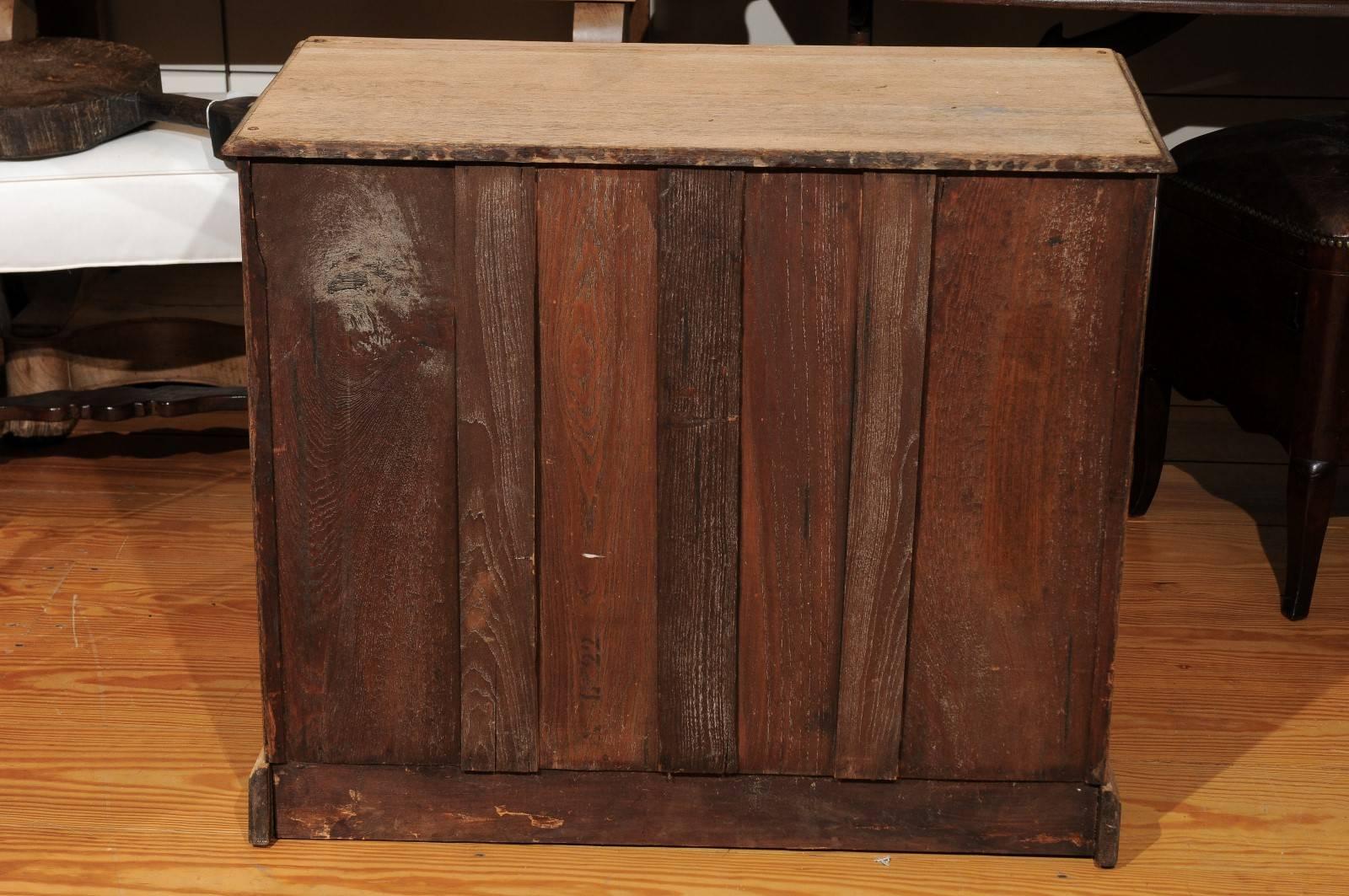 English Late 19th Century Oak Three-Drawer Chest with Natural Finish 4