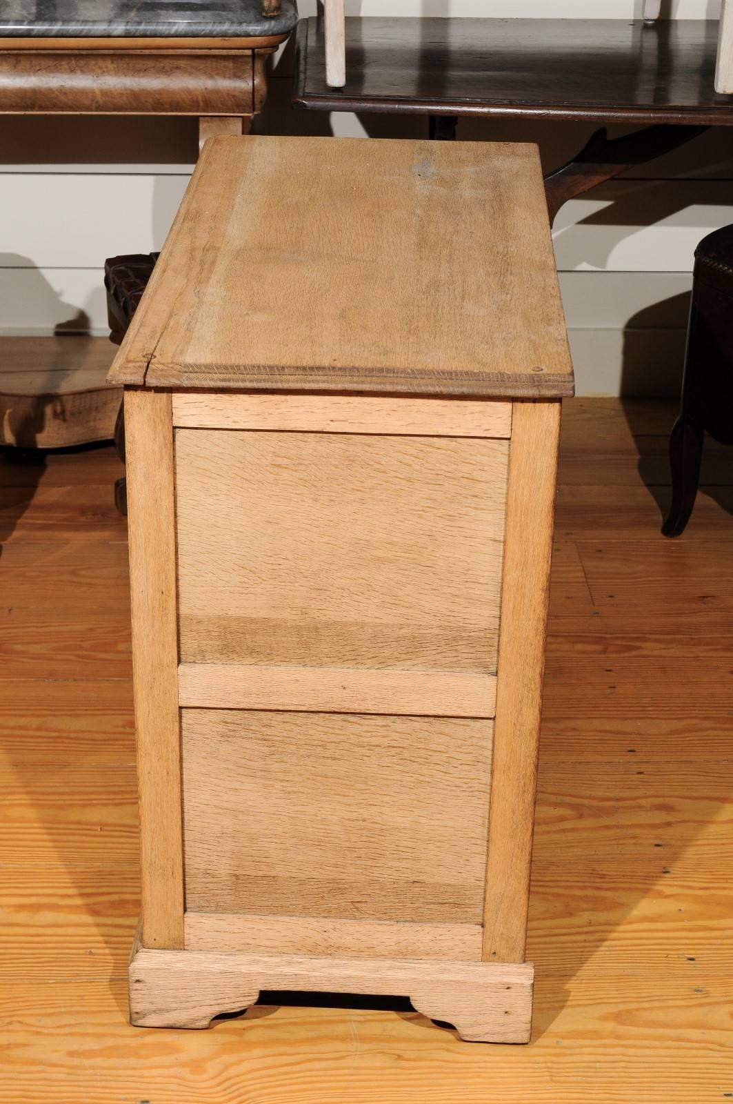 English Late 19th Century Oak Three-Drawer Chest with Natural Finish 7