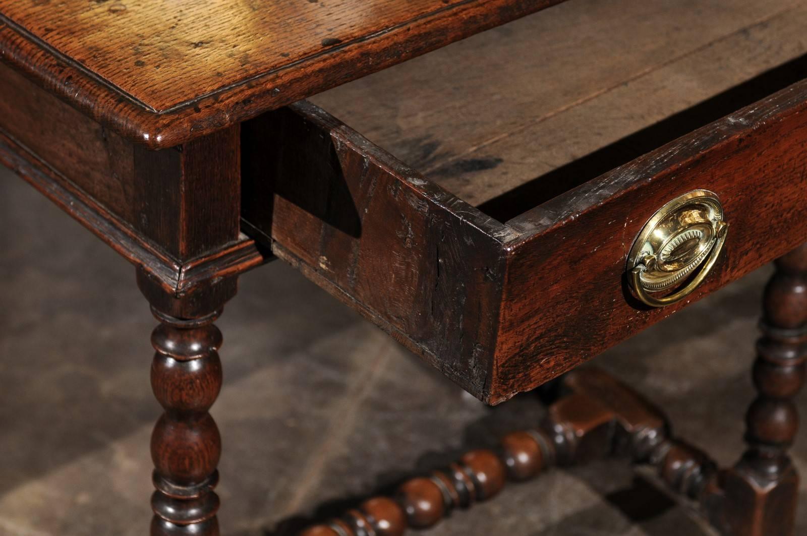 English Georgian Oak Bobbin Leg Side Table from the Late 18th Century In Excellent Condition In Atlanta, GA
