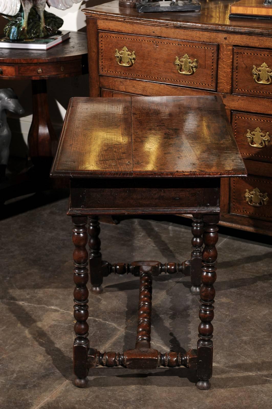 English Georgian Oak Bobbin Leg Side Table from the Late 18th Century 1