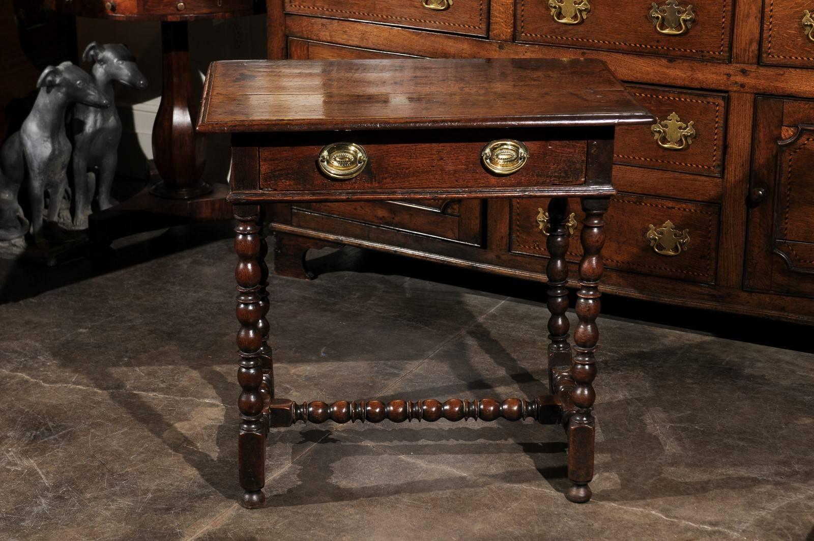 English Georgian Oak Bobbin Leg Side Table from the Late 18th Century 2
