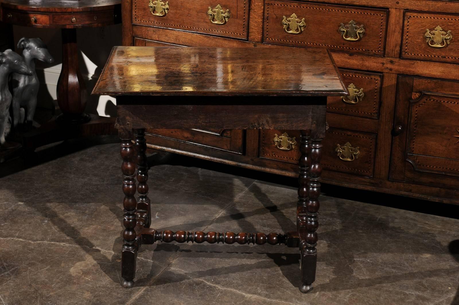 English Georgian Oak Bobbin Leg Side Table from the Late 18th Century 3