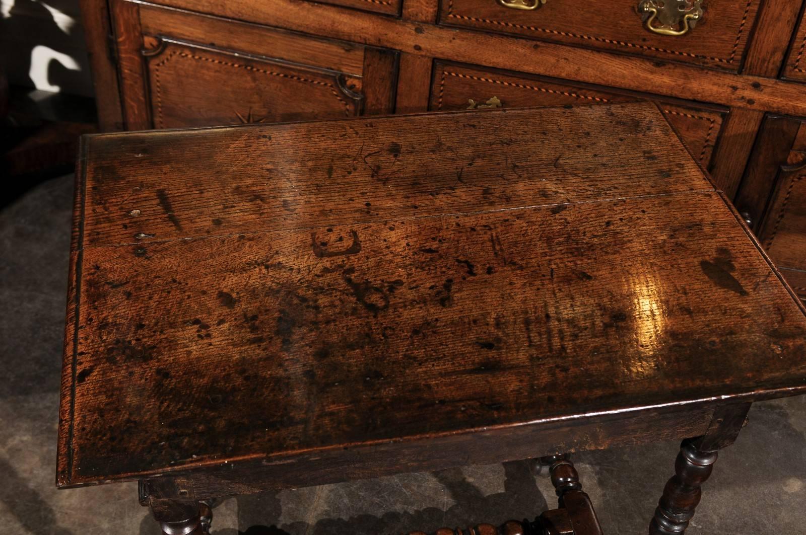 English Georgian Oak Bobbin Leg Side Table from the Late 18th Century 4