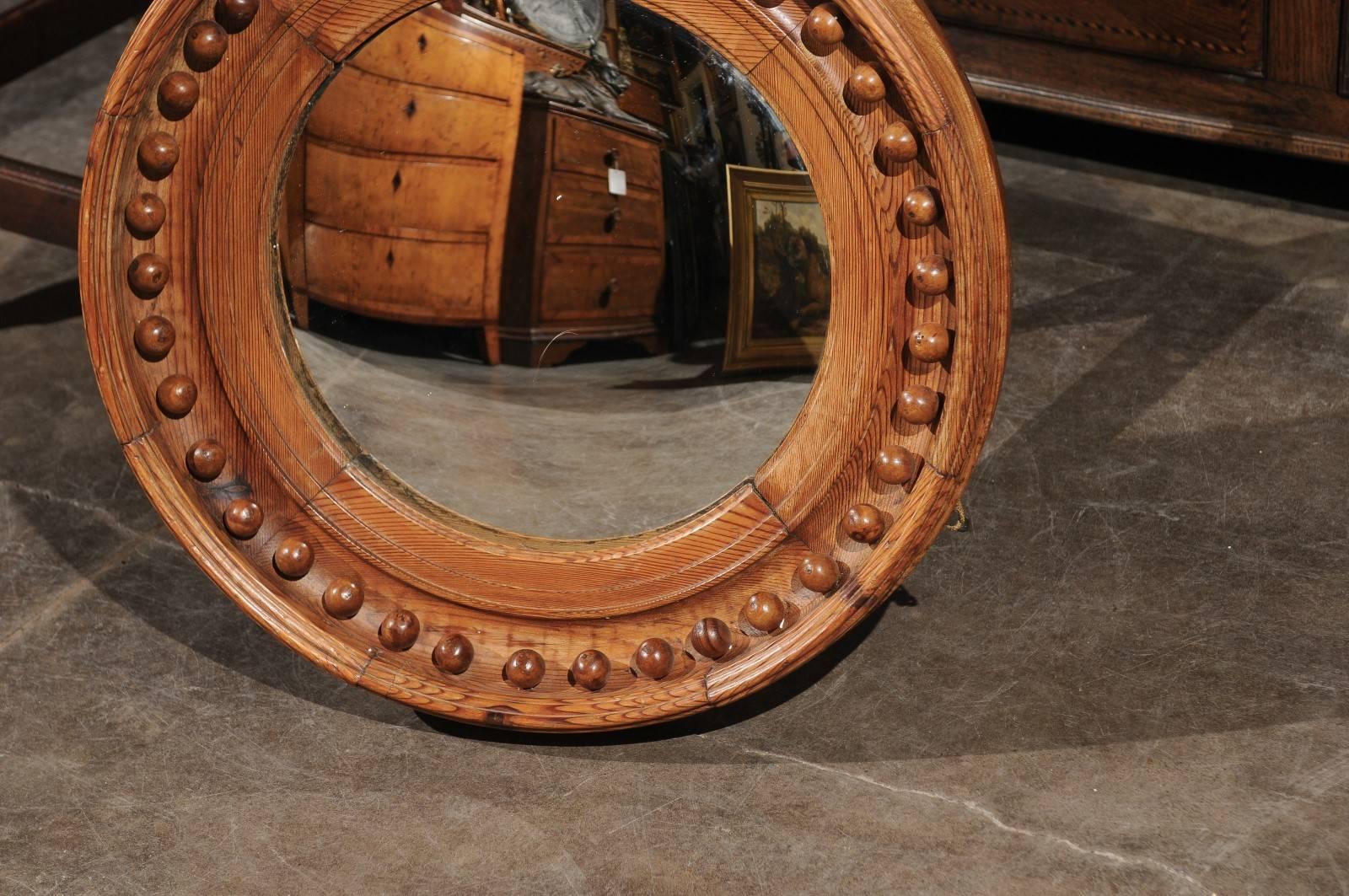 English Pine Girandole Convex Wall Mirror of Circular Shape from the Early 1800s 4