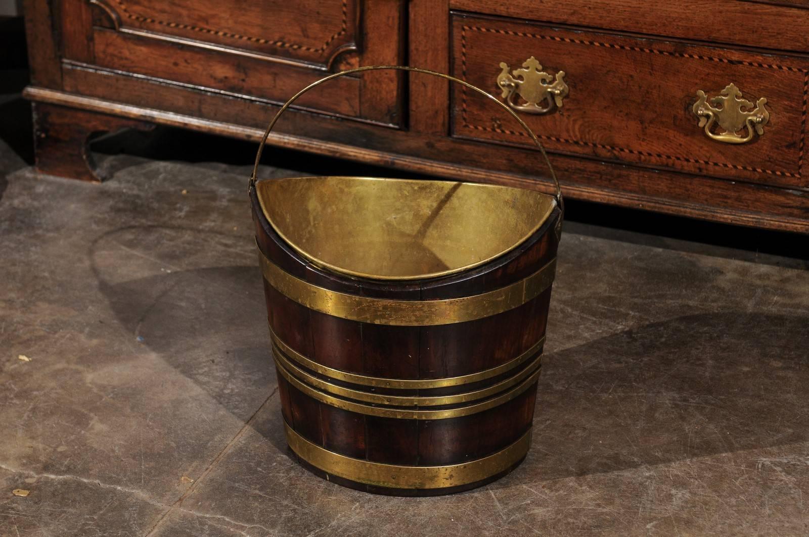 English Mahogany and Brass Peat Bucket with Handle from Mid-19th Century In Excellent Condition In Atlanta, GA