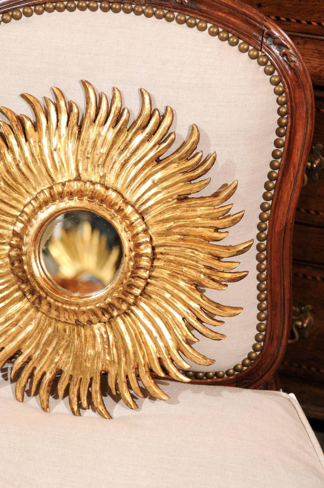 French Giltwood Sunburst Mirror with Wavy Sunrays from the Mid-20th Century 2