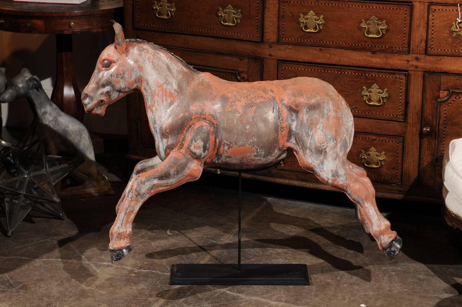 20ième siècle Carrousel continental du début du 20e siècle, cheval au galop, monté sur un Stand en métal en vente