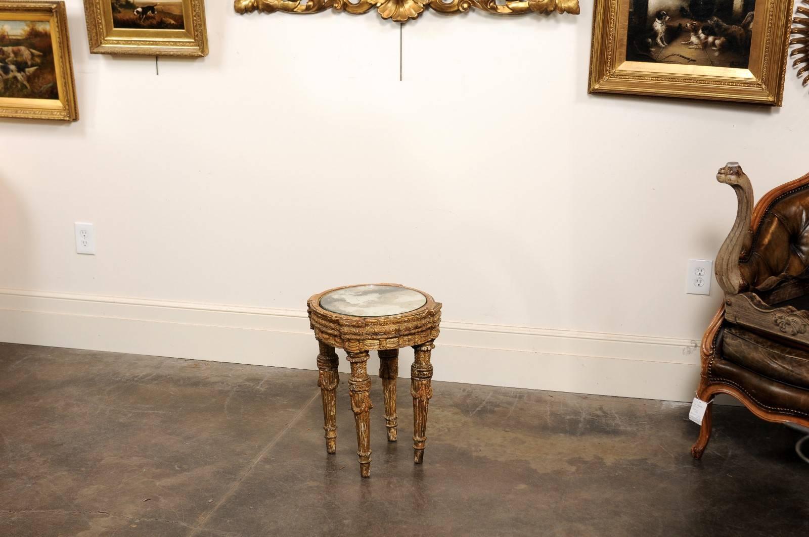 Italian Mid-18th Century Giltwood Table with Mirrored Top over Four Carved Legs In Good Condition In Atlanta, GA