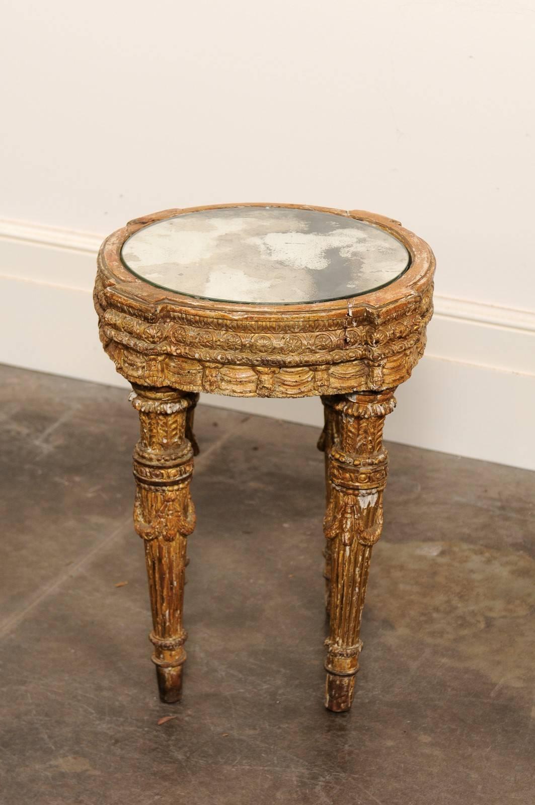 Italian Mid-18th Century Giltwood Table with Mirrored Top over Four Carved Legs 3
