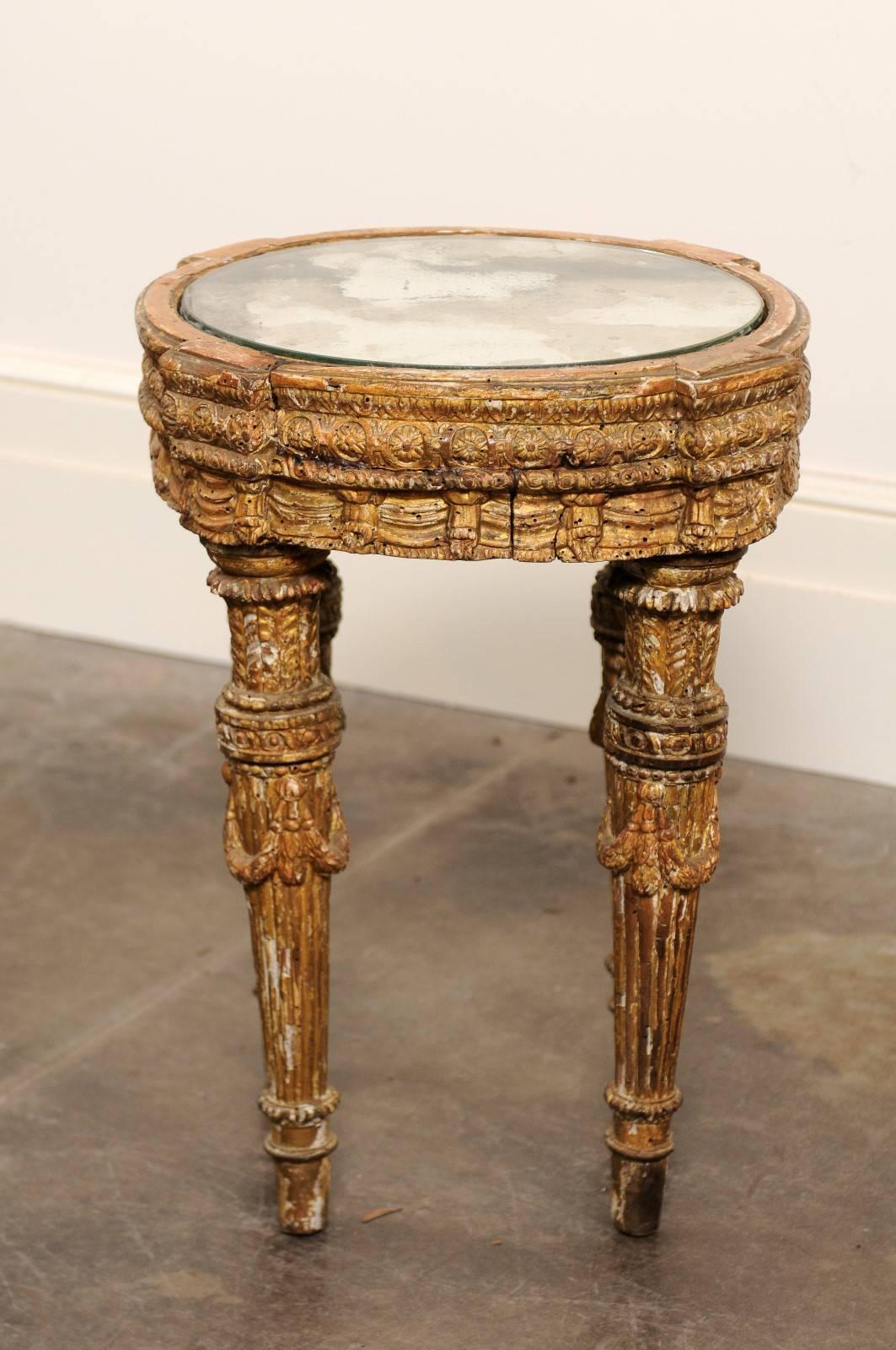 Italian Mid-18th Century Giltwood Table with Mirrored Top over Four Carved Legs 5