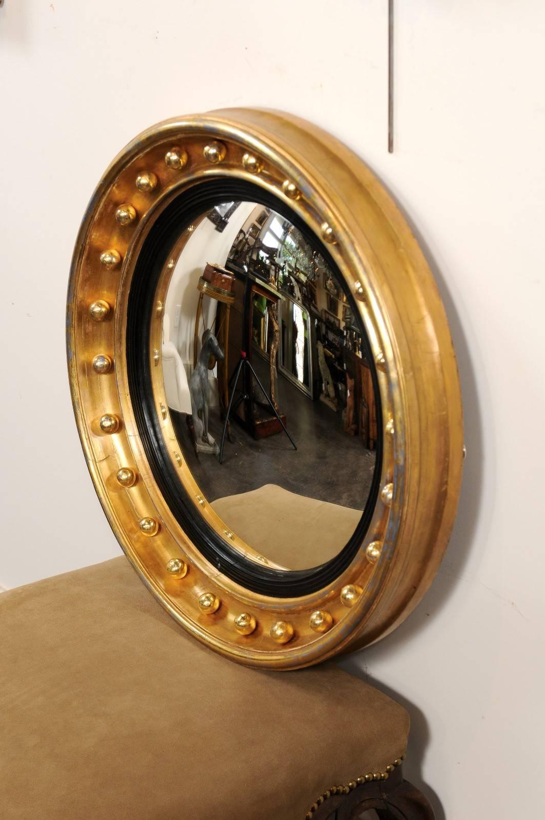 English Giltwood Girandole Mirror with Convex Mirror from the Mid-19th Century In Good Condition In Atlanta, GA