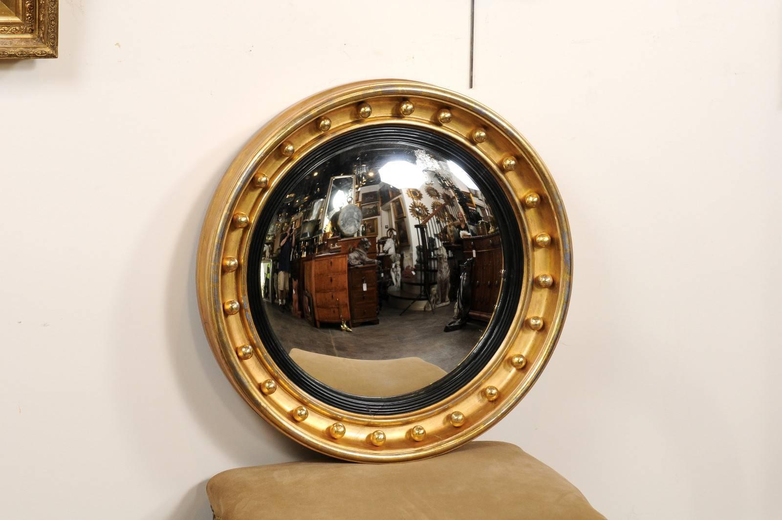 English Giltwood Girandole Mirror with Convex Mirror from the Mid-19th Century 4