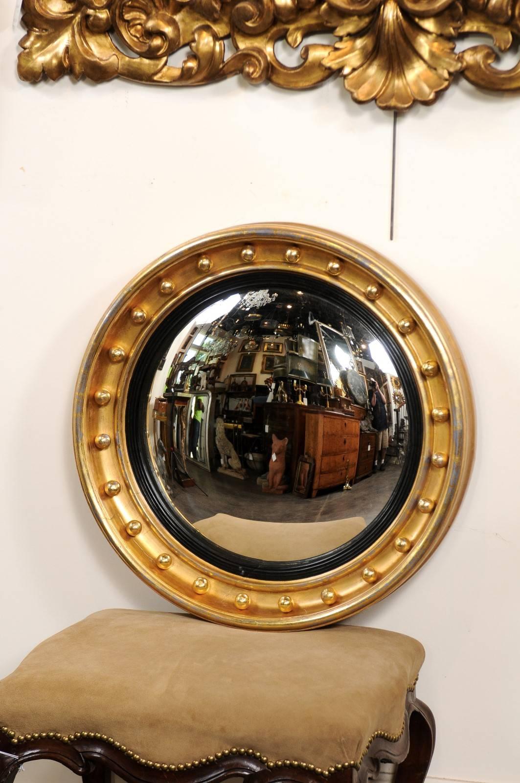 English Giltwood Girandole Mirror with Convex Mirror from the Mid-19th Century 3