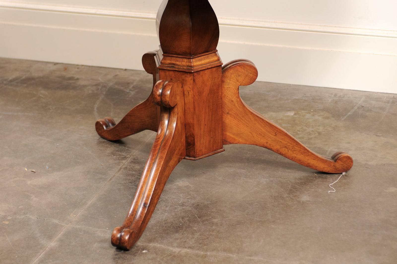 19th Century French Burl Walnut Oval Pedestal Table with Radiating Veneer, circa 1880