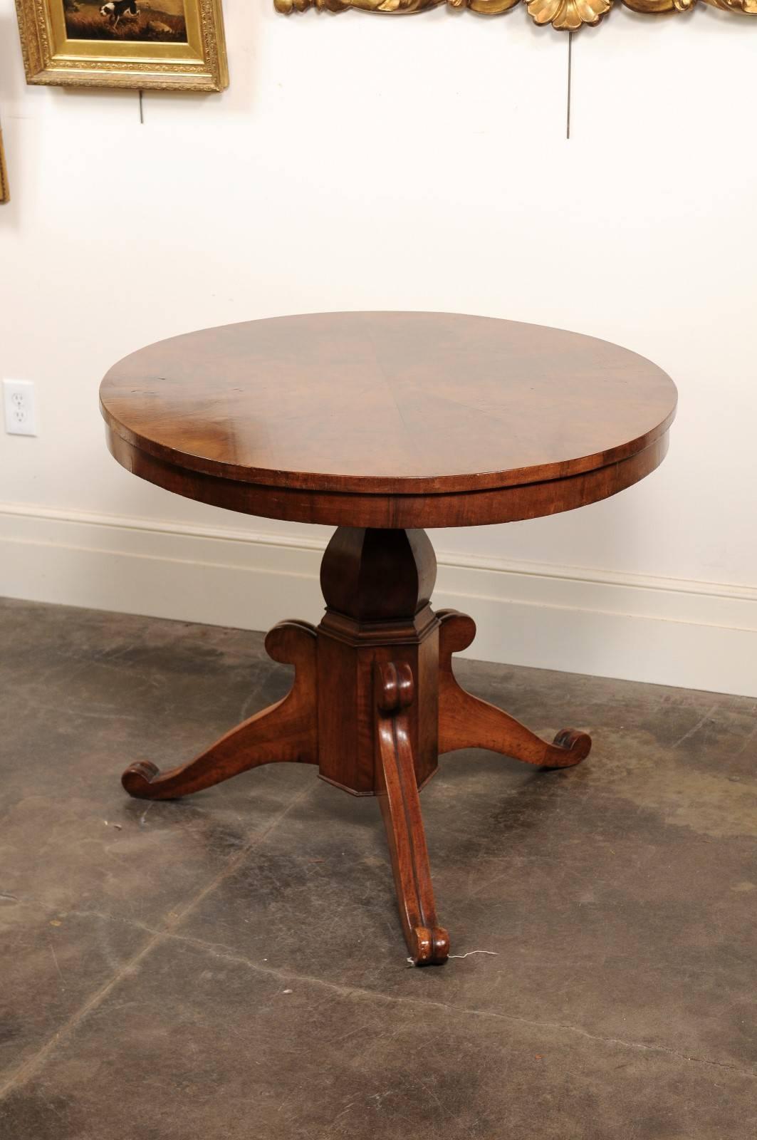 French Burl Walnut Oval Pedestal Table with Radiating Veneer, circa 1880 In Good Condition In Atlanta, GA