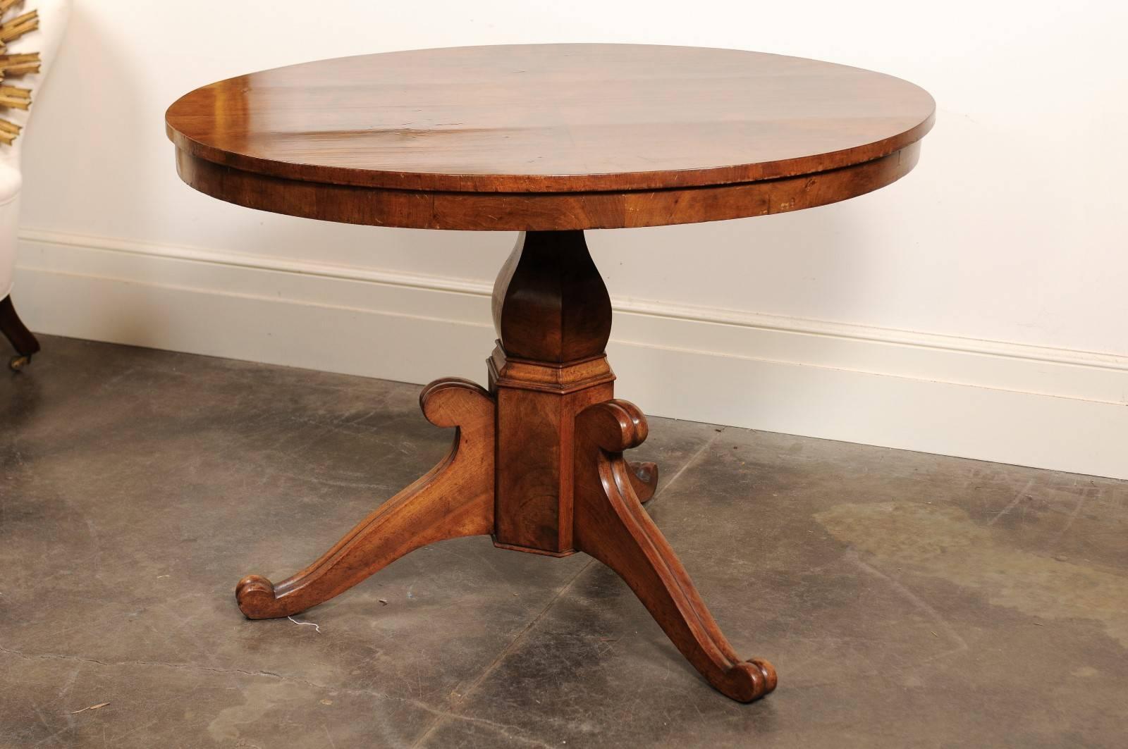 French Burl Walnut Oval Pedestal Table with Radiating Veneer, circa 1880 5