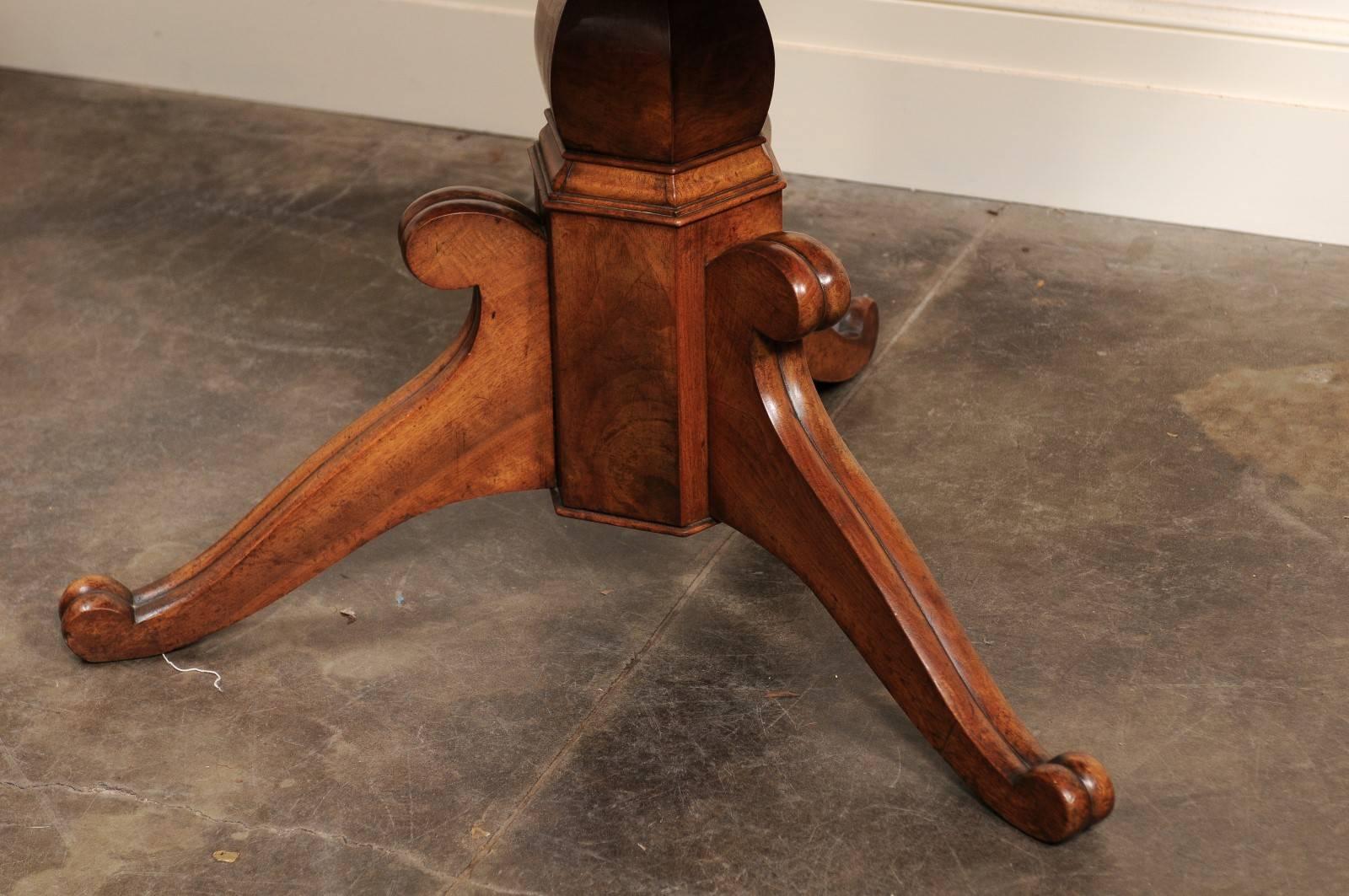 French Burl Walnut Oval Pedestal Table with Radiating Veneer, circa 1880 3