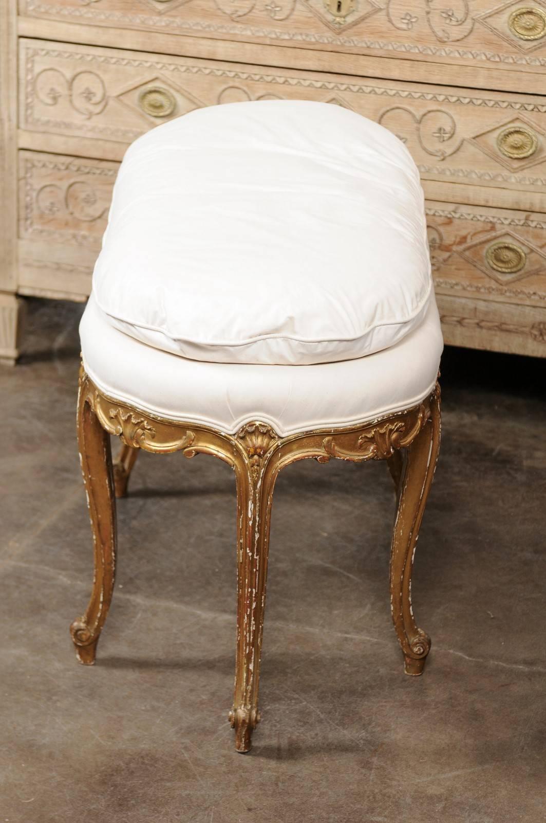 Banc tapissé de style Louis XV français avec cadre en bois doré, vers 1920 en vente 1