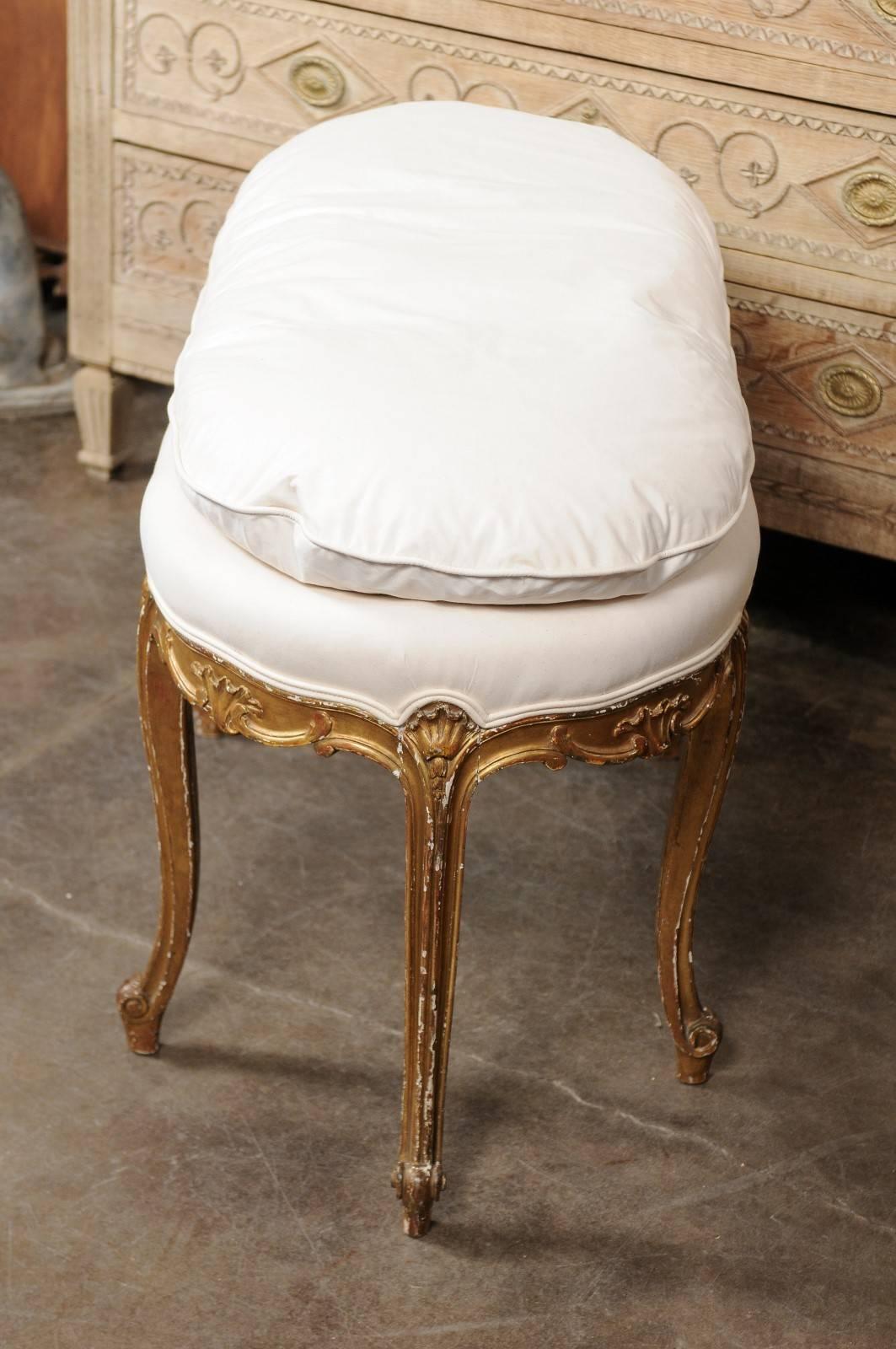 French Louis XV Style Upholstered Bench with Giltwood Frame, circa 1920 For Sale 5