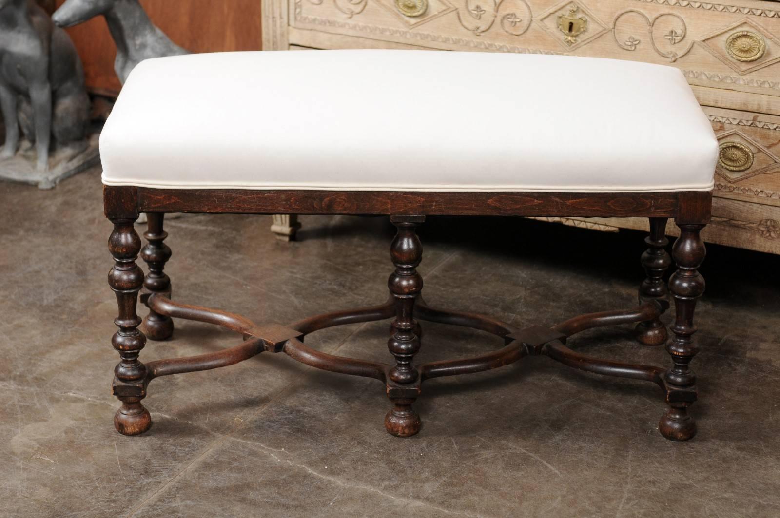 French Louis XIII Style 1880s Oak Backless Bench with Turned Legs and Stretcher 3