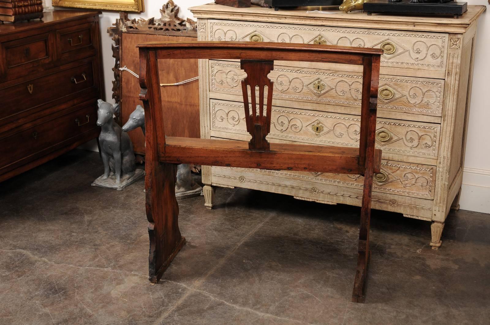 English Early 19th Century Walnut Bench with Pierced Back and Swag Motifs 5