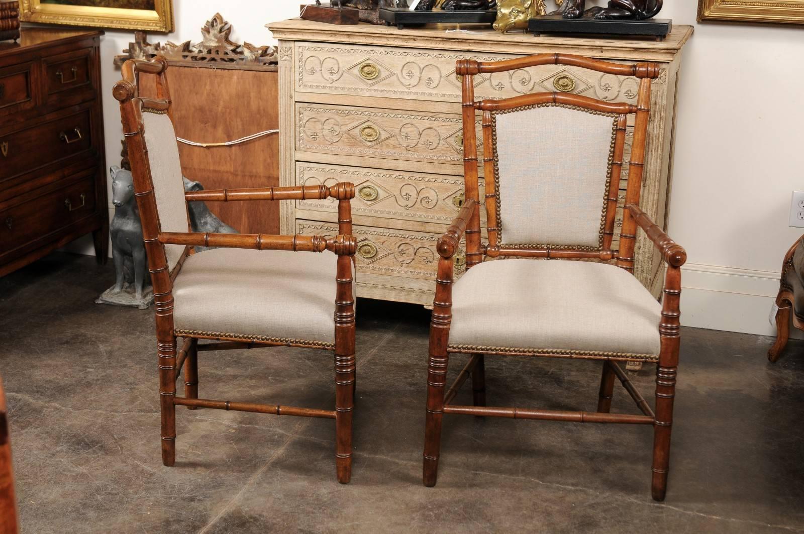 20th Century Pair of English 1900s Faux-Bamboo Armchairs with Turned Legs and Stretchers