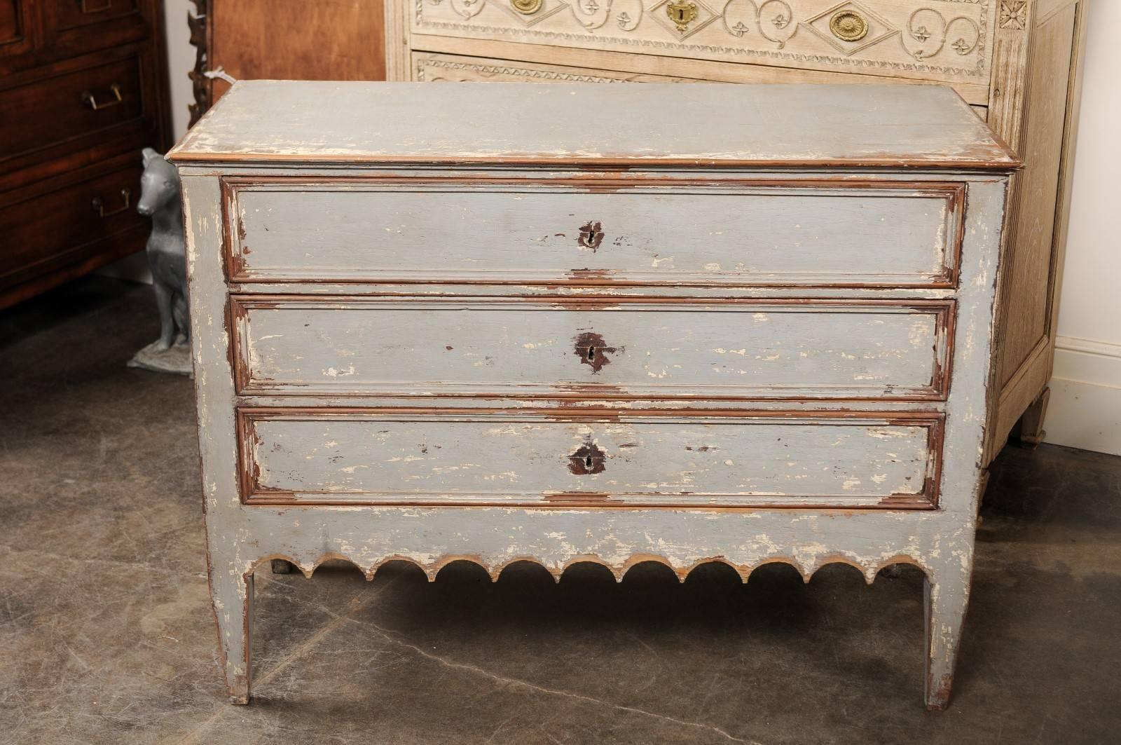 Portuguese Early 19th Century Painted Wood Three-Drawer Chest with Carved Skirt 3